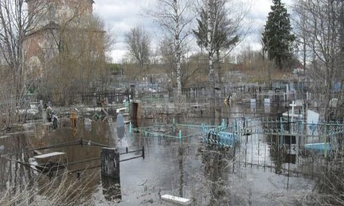 Кладбище залило сточными водами