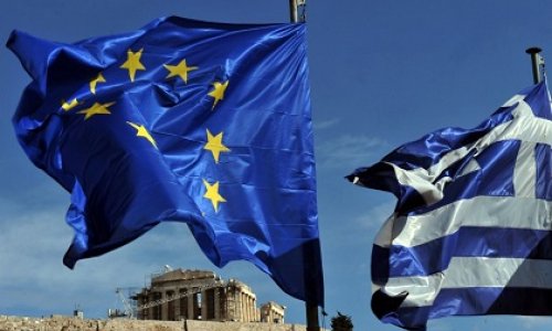 В Греции начали снимать флаги Евросоюза