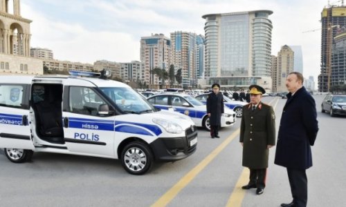 İlham Əliyev yeni polis maşınları ilə tanış oldu - FOTOLAR