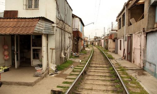 Dəmir yollarına yaxın tikilmiş evlər sökülə bilər