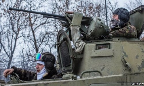 Ukraine crisis: Army and rebels stall heavy arms pullout