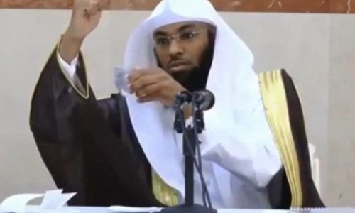Saudi cleric tells student the sun rotates around the Earth
