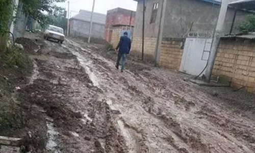 Bakıda taksi sürücüləri fürsətdən istifadə edir - Video