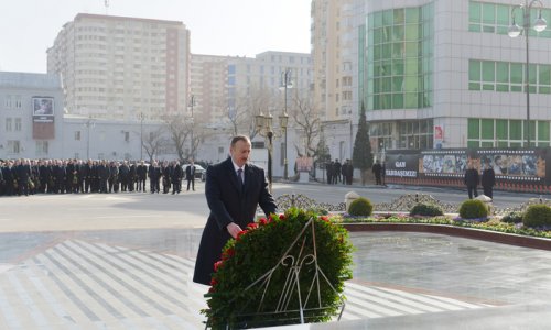 Ильхам Алиев возложил венок к памятнику жертвам Ходжалы