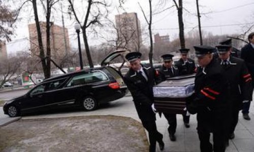 Russians bid farewell to murdered politician Nemtsov