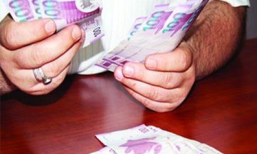 Population of Baku withdraws its manat deposits from banks