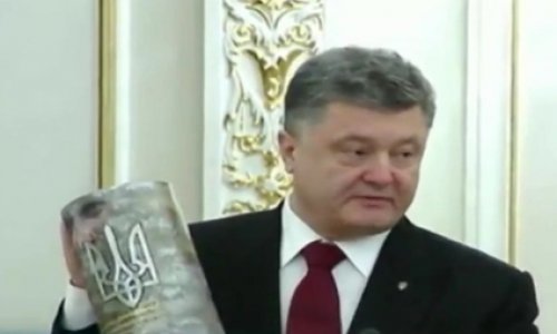 Порошенко вручили гильзу