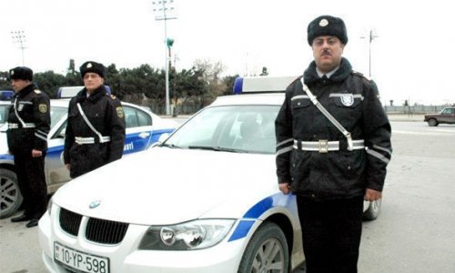 Bakıda yol polislərindən qadın sürücülərə sürpriz - VİDEO