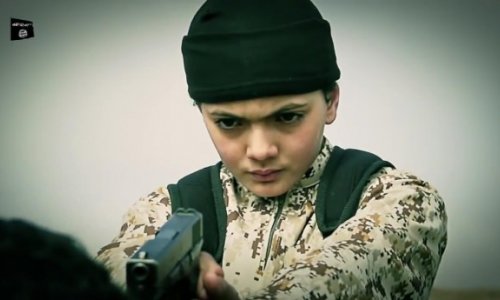 İŞİD 10 yaşlı uşağı cəllad etdi - FOTOLAR