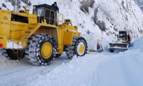 Güclü qar Quba-Xınalıq yolunu bağladı