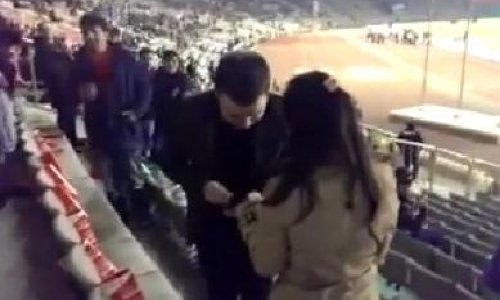 Respublika stadionunda maraqlı olay – evlilik təklifi!