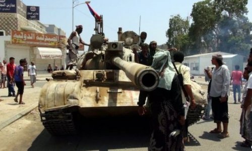 Yemen conflict: Houthi rebels make gains in Aden