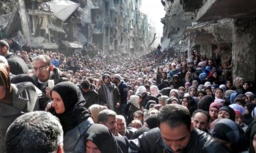 Palestinians flee fighting in Yarmouk refugee camp