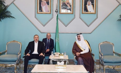 Ильхам Алиев посетил мечеть Пророка в Медине