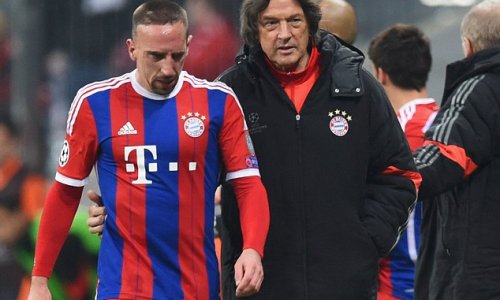 Bayern Munich doctor Hans-Wilhelm Muller-Wohlfahrt and members of his department quit