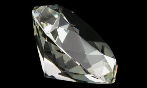 Редкостный бриллиант в 100 крат продали за $22 млн