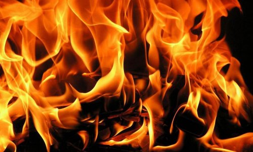 При произошедшем в Азербайджане пожаре один человек сгорел