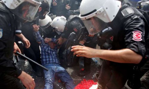 Более 200 протестующих задержаны в Стамбуле
