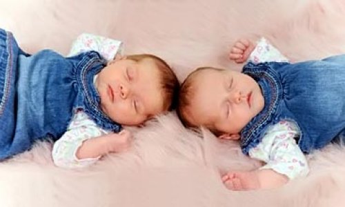 У девочек-близнецов оказались разные отцы