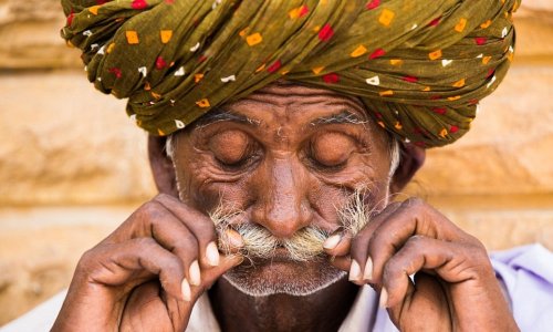 The captivating green eyes of Rajasthan