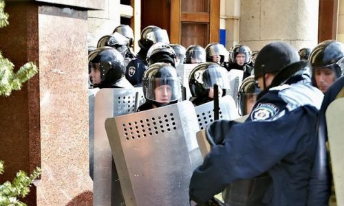 Ukraynada Rusiya baş konsulluğuna hücum etdilər