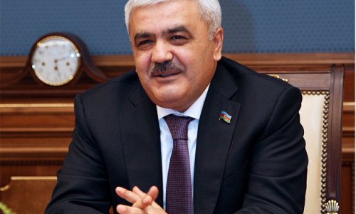 Rövnəq Abdullayev: 