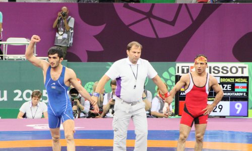 Азербайджанский борец одержал победу над армянским спортсменом