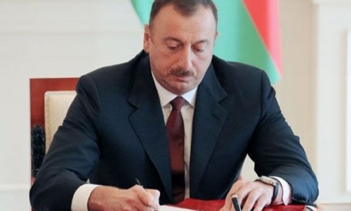 Ильхам Алиев наградил каратистов