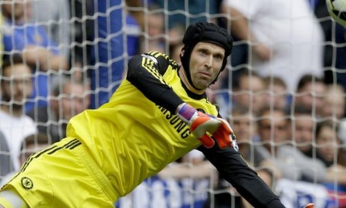 Petr Cech: Arsenal close to signing Chelsea goalkeeper