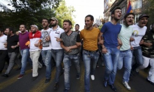 Armenians resume energy price protests, defying police