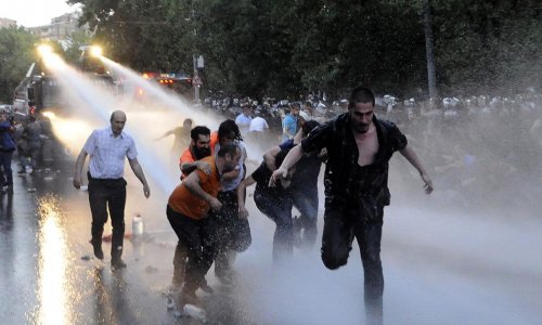 Ermənistanda etirazlara baxmayaraq tariflər aşağı salınmayacaq