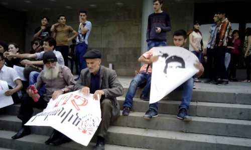 Протест армян продолжается