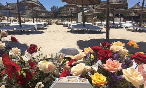 Британский политик сделал селфи на месте теракта в Тунисе