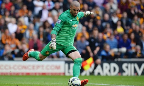 Valdes dropped for Manchester United's pre-season tour