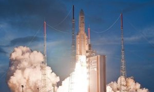 “Ariane 5” raketdaşıyıcısı iki peyklə start götürdü