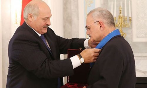 Лукашенко вручил орден Артуру Раси-заде