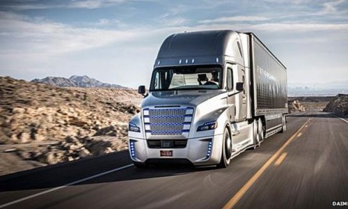 Autonomous trucks: Daimler seeks licence for road tests