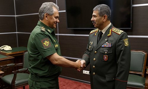 Azeri, Russian defense ministers discuss regional security, ties