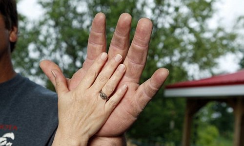 Real life Popeye is arm-wrestling contest champion with 19 INCH forearms