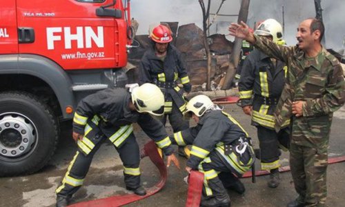 Bakıda çoxmərtəbəli yaşayış binasında yanğın