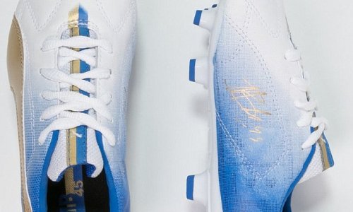 Balotelli releases new 'mohican' style football boots