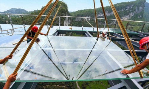Gigantic glass viewing platform to open 820 feet