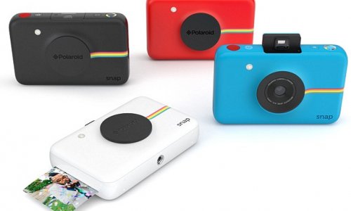 Digital camera can print snaphots instantly using inkless paper