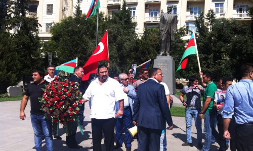 В Баку прошла акция в поддержку Турции