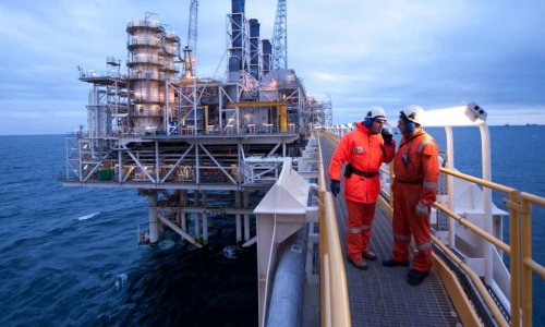 Azerbaijan, Iran to expore joint energy projects in Caspian