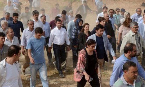 Turkey Kurds: Many dead in Cizre violence as MPs' march blocked