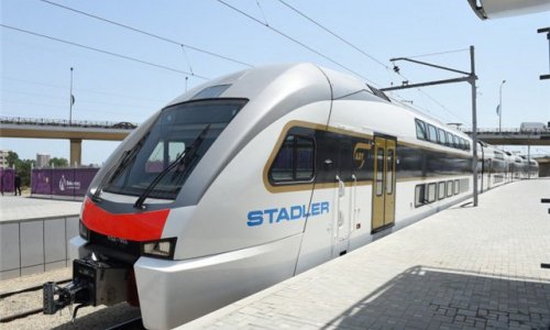 Ильхам Алиев осмотрел пассажирский поезд