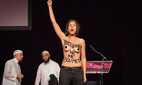 FEMEN müsəlmanların konfransını dağıtdı