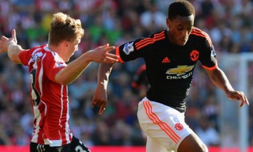 Manchester United: Louis van Gaal says club can challenge for title