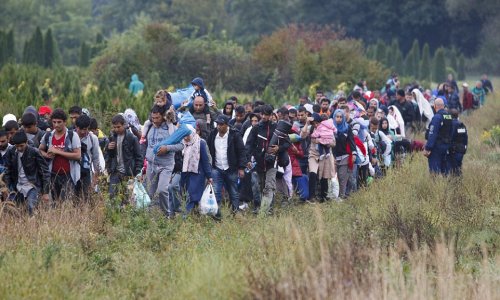 20,000 refugees arrive in Austria in just two days